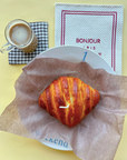 Le Grand Croissant Candle