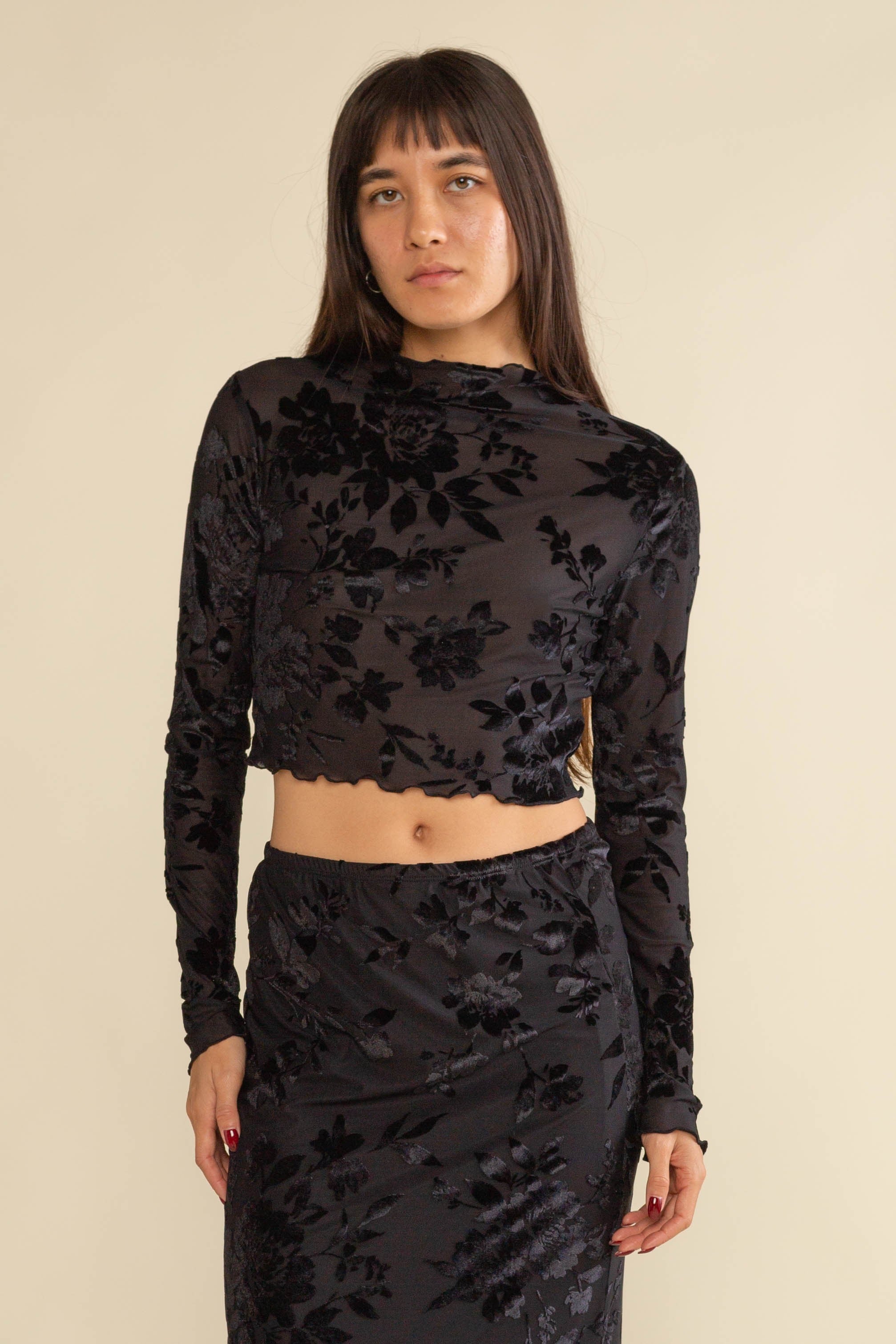 完売品　theredthread S split lace tops 黒 THEREDTHREAD / ザレッドスレッド】S lace up curve tops